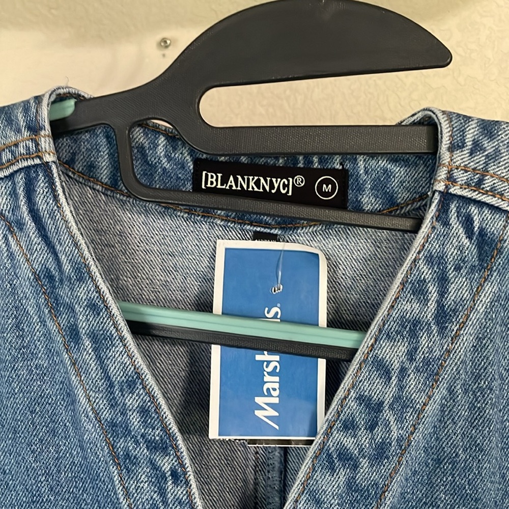NWT BlankNYC Sleeveless Belted Denim Jumpsuit - Picture 4 of 6